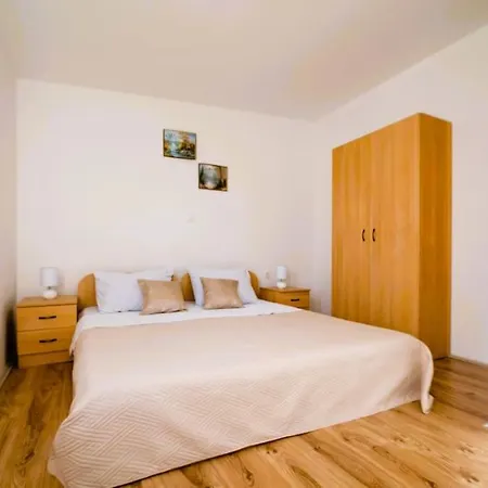 Quiet Cozy With Pool Apartamento Kaštel Sućurac