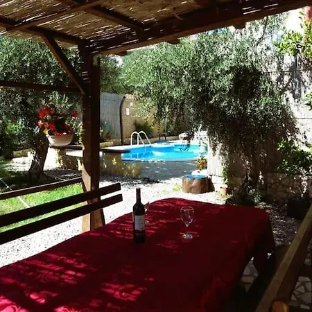 Quiet Cozy With Pool Appartement